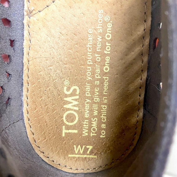 TOMS Gray shoe, W7 - Picture 3 of 3